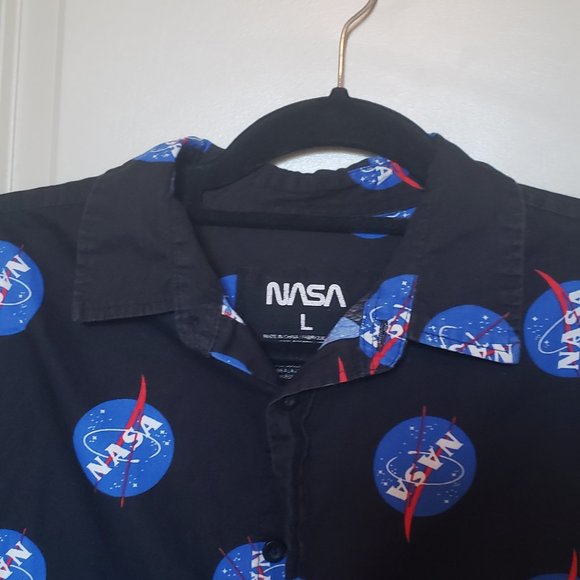 NASA button up - Picture 3 of 5